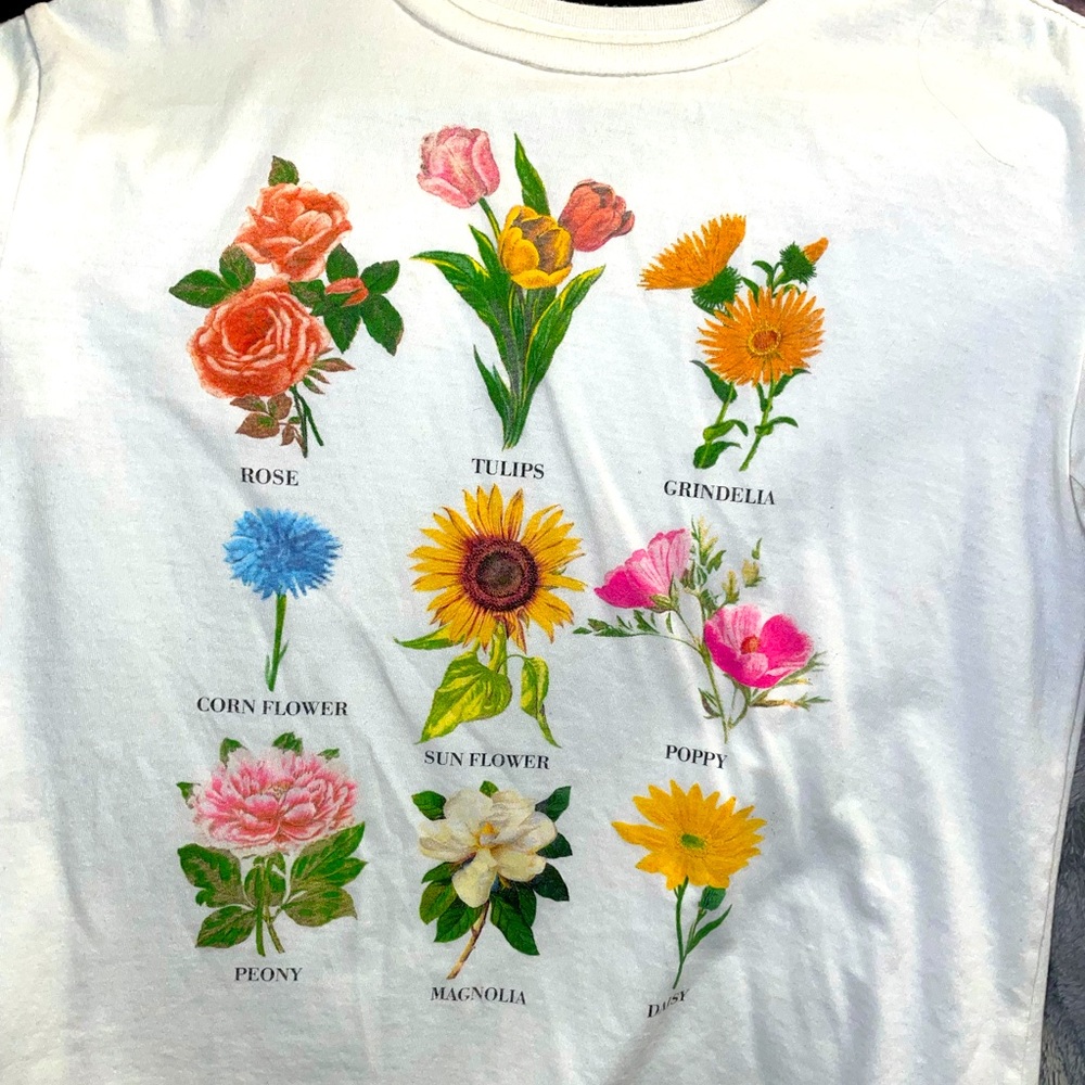 Fifth Sun Flower names t shirt size XS